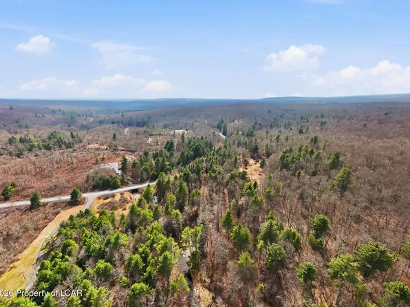 8 River Rd, Gouldsboro, PA 18424