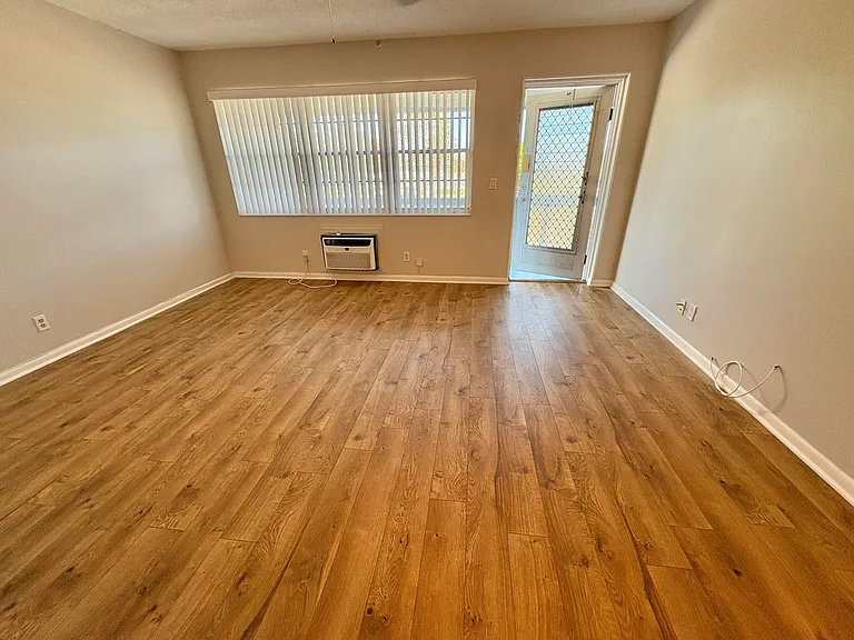 372 Camden Dr #P — Photo 10