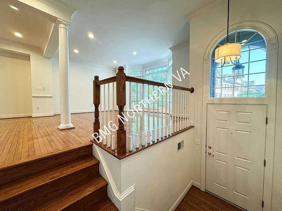 Building Photo - 3091 McKinnon Way