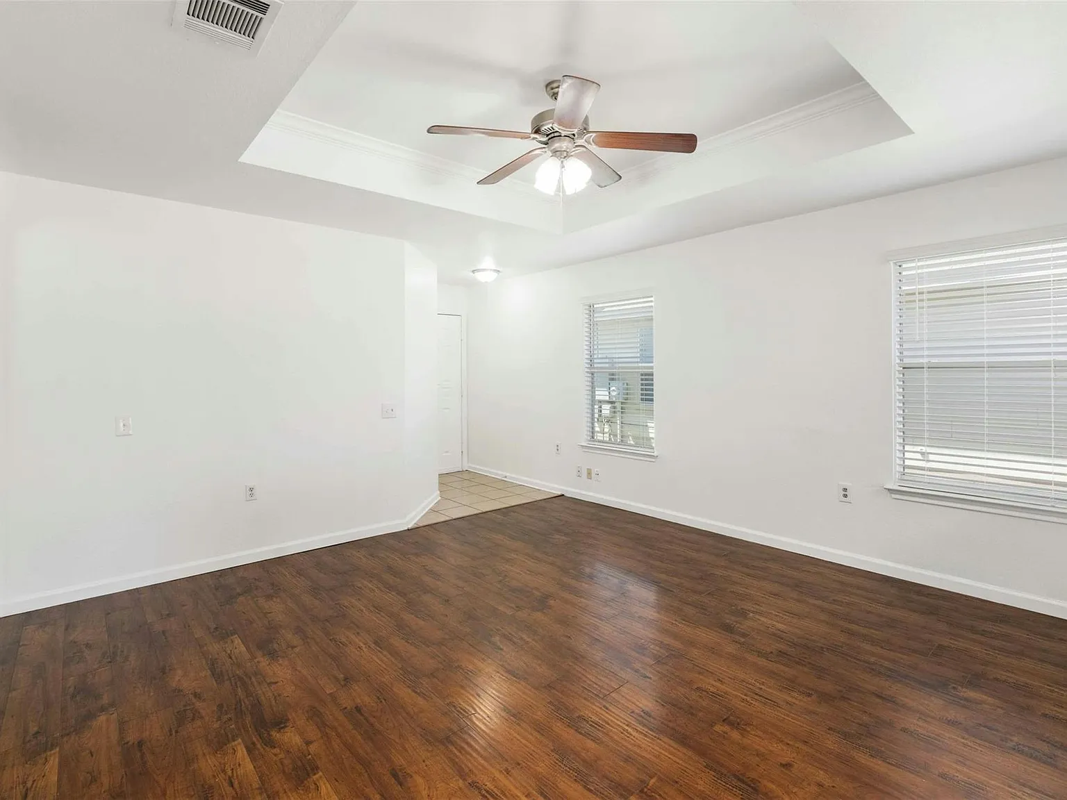 3 bed, 2.0 bath, 1203 sqft, $1,700 — Photo 4