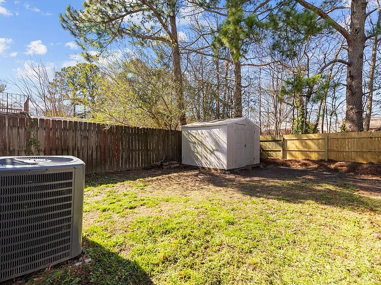 1221 Clydesdale Ln — Photo 18