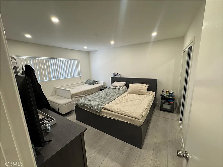 350 W Wilson Ave #1A — Photo 3