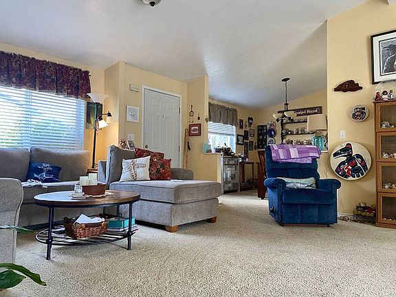 4th image of 6215 NE Deer Ln