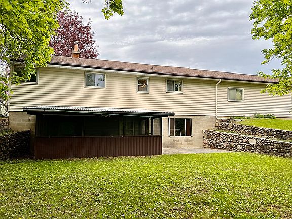 Back Porch/Walk Out Basement