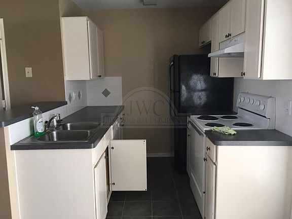 4th image of 1607 Dugger Cir APT D