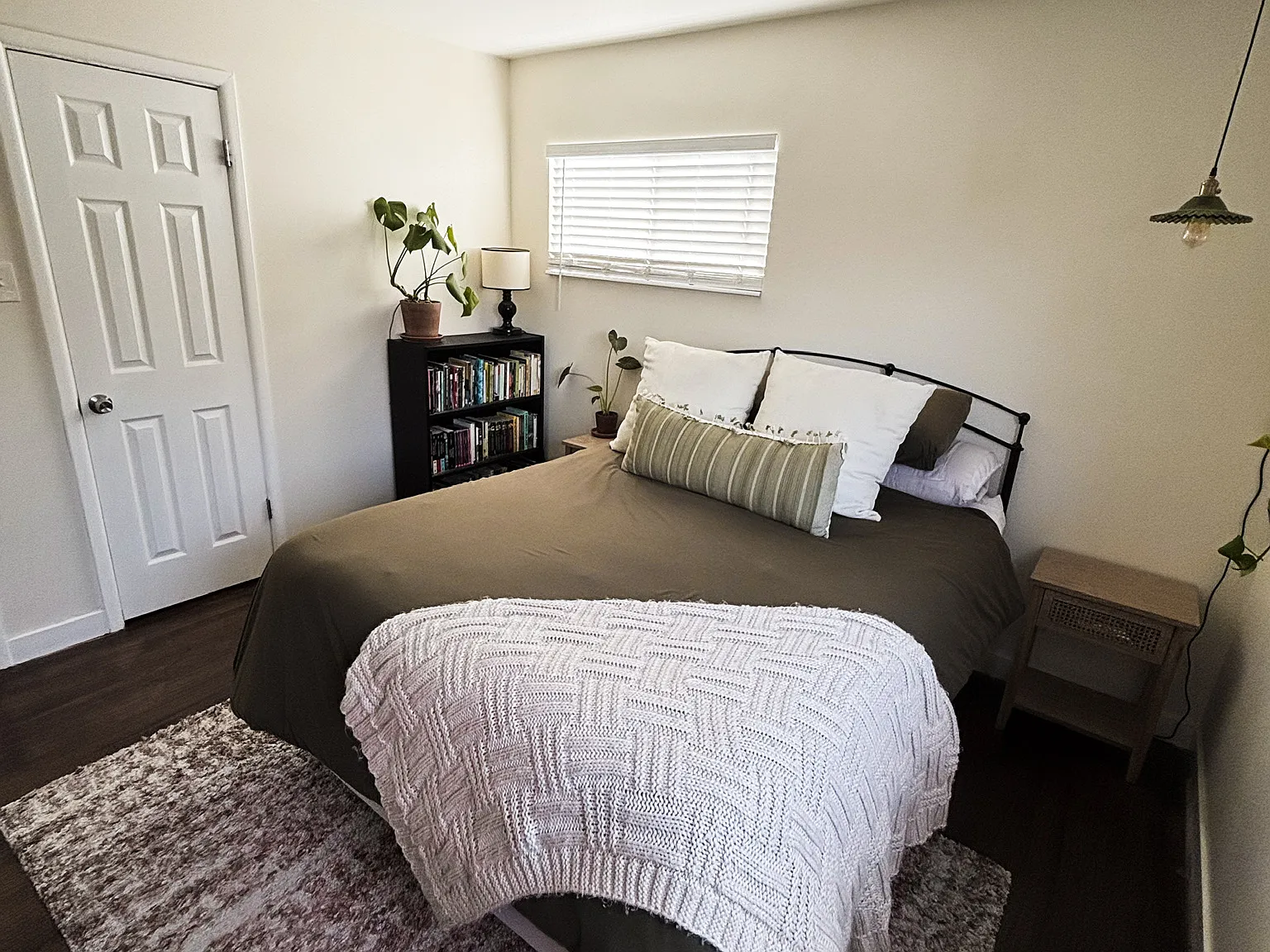 2 bed, 976 sqft, $2,600 — Photo 3