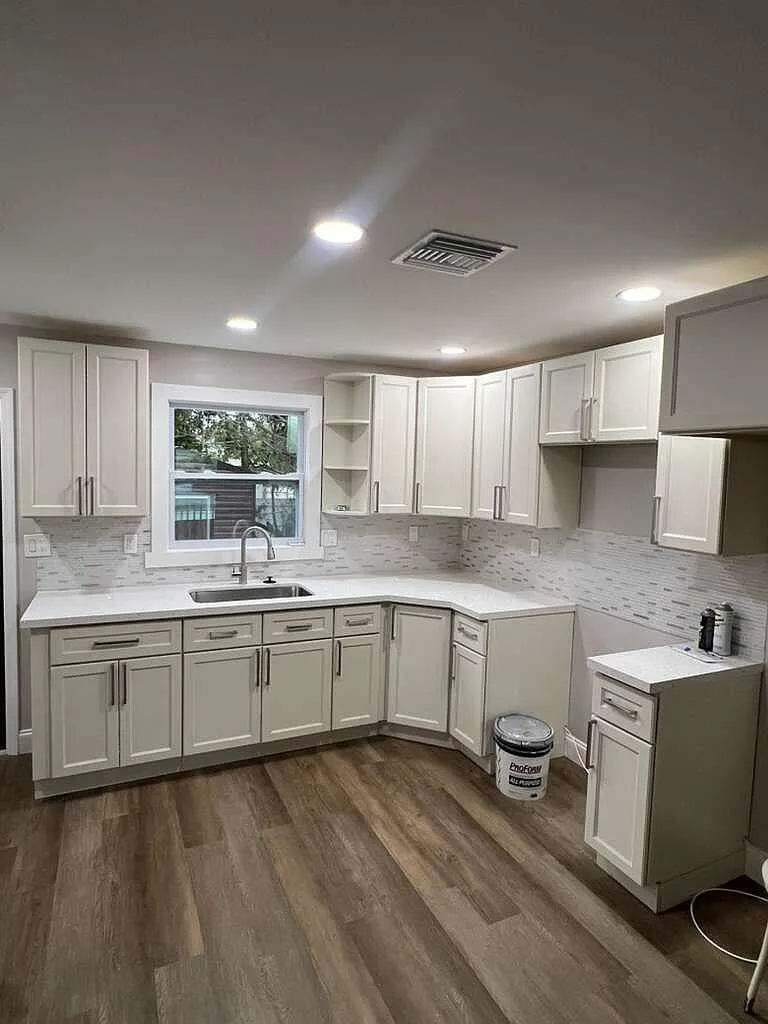 3 bed, 2.0 bath, 850 sqft, $2,800 — Photo 3
