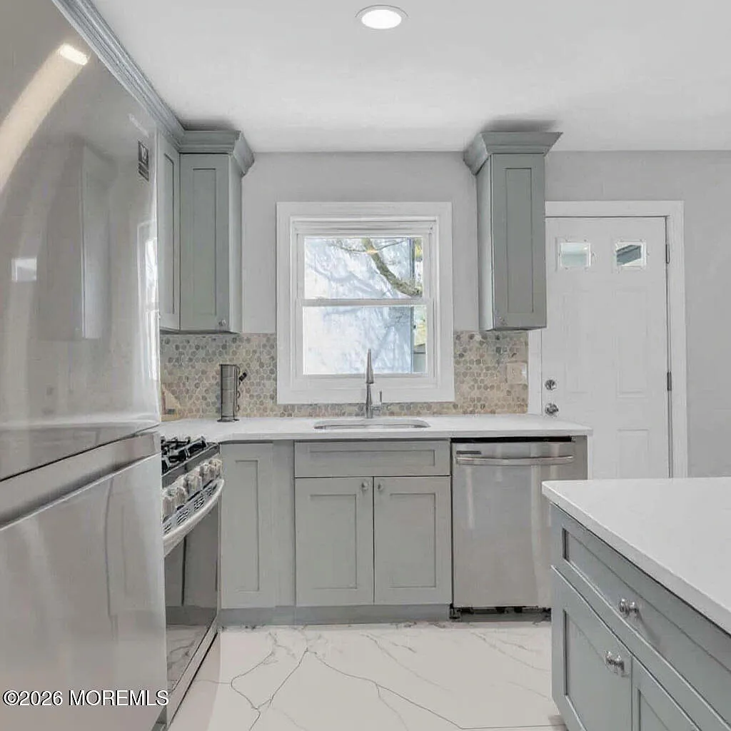 2 bed, 1000 sqft, $2,400 — Photo 2