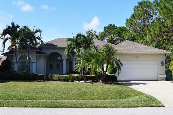Home For Sale In PORT ST LUCIE SECTION 46 1ST REPLAT