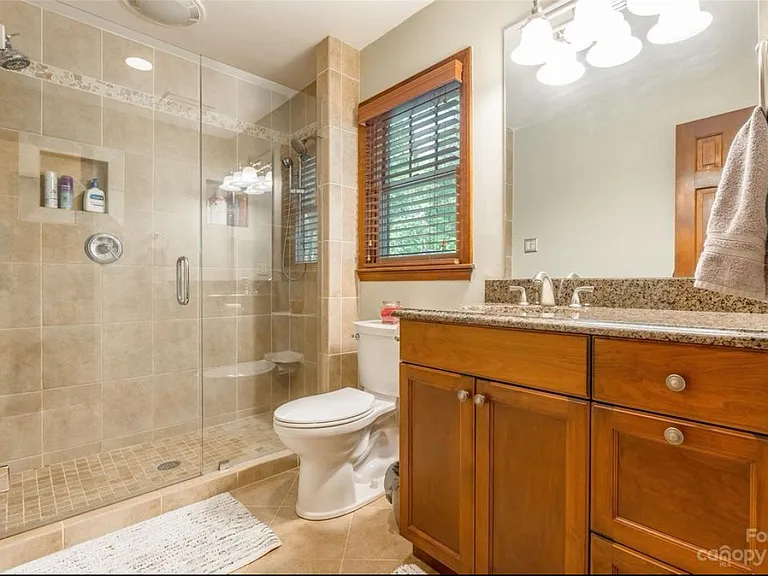318 Wellington Dr — Photo 16