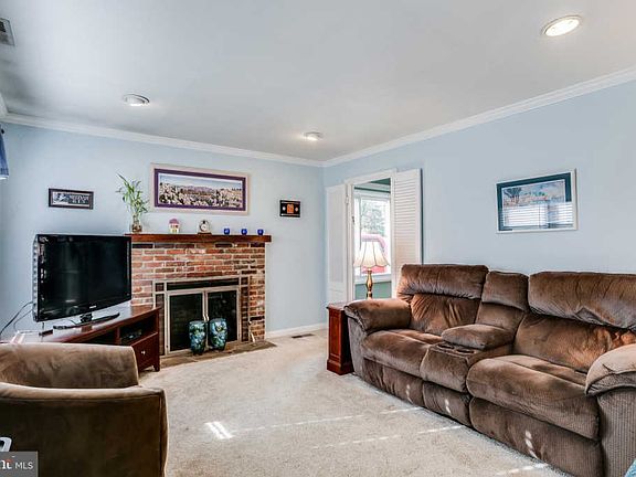 4th image of 824 Lindellen Ave
