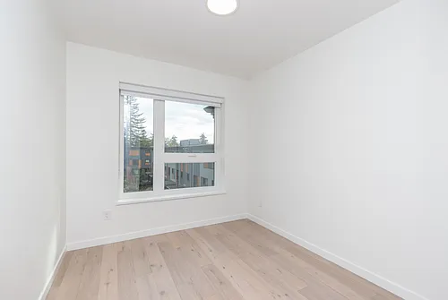 528 E 2nd St #32 Photo 1