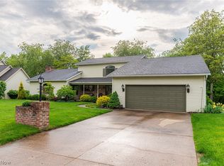 625 Ridgewood Dr, Coshocton, OH 43812