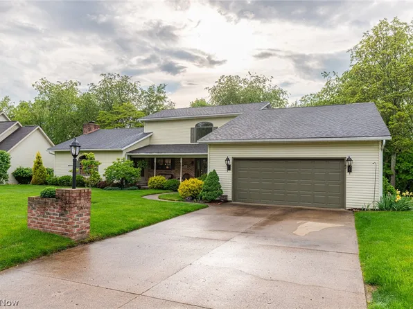 625 Ridgewood Dr, Coshocton, OH 43812