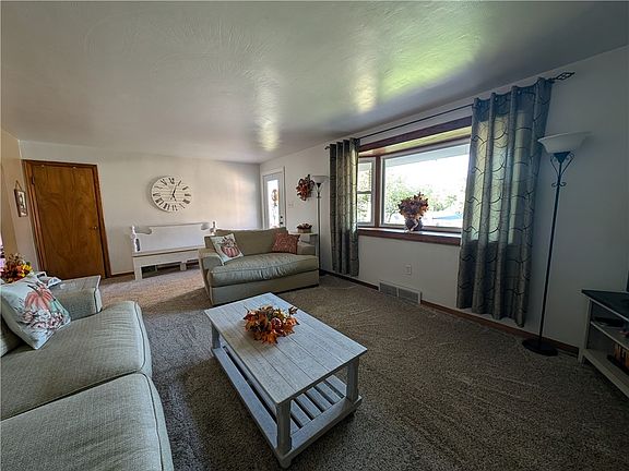 4th image of 1110 Grandview Dr