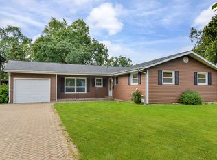 144 Shawnee Dr, Carol Stream, IL 60188