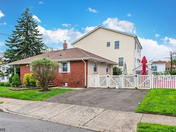 5th image of 85 Bloomfield Ave