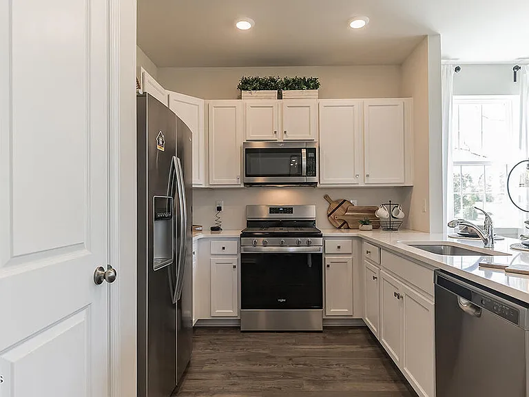92 Arlotta St — Photo 11