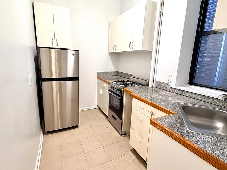 314 E 84th St #1 — Photo 3