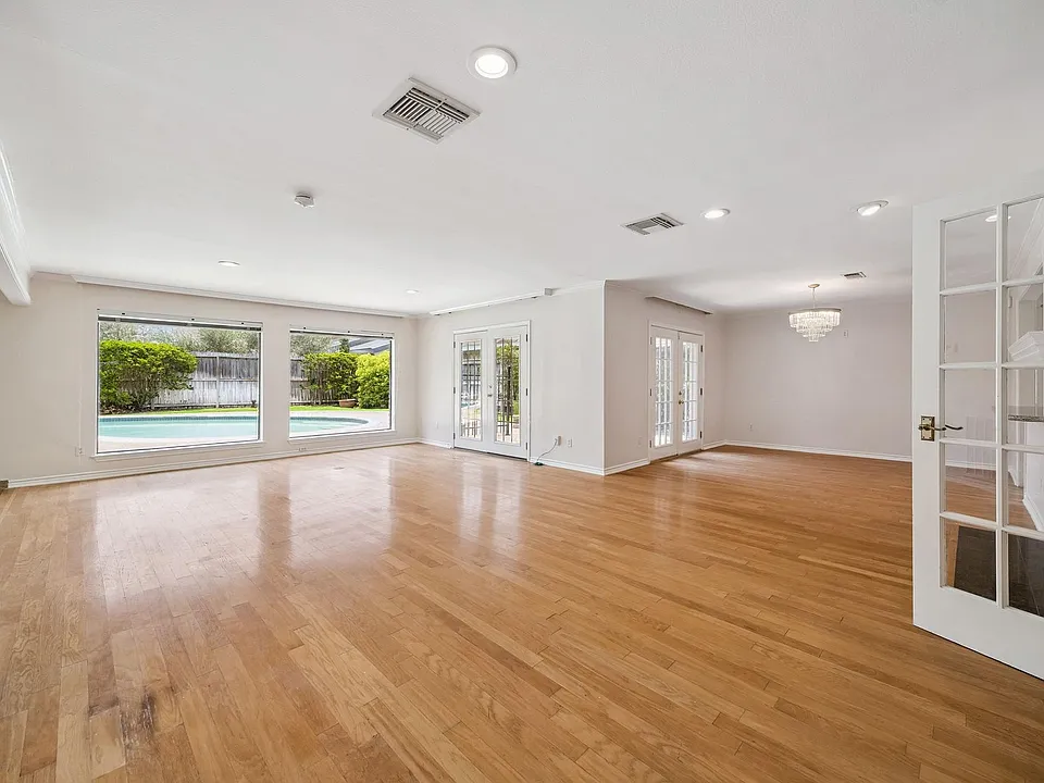 10314 Olympia Dr