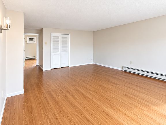 5th image of 1186 Worcester Rd Unit 921