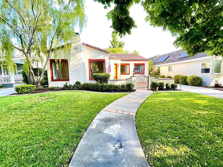 1127 Clark Way — Photo 3