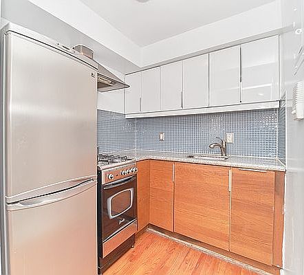 4th image of 125 E 30th St #1