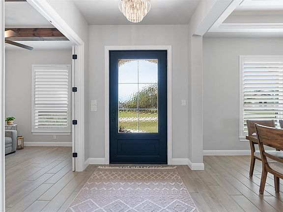 4th image of 210 Miranda Way
