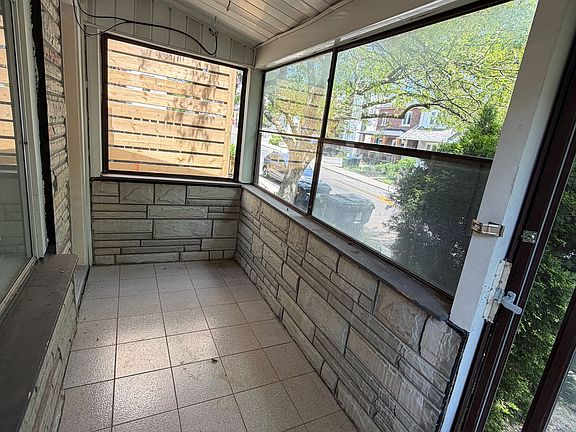 4th image of 364 Winona Dr
