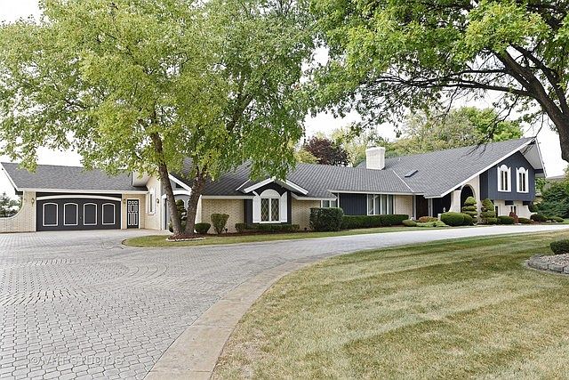 1st image of 16 Windsor Dr
