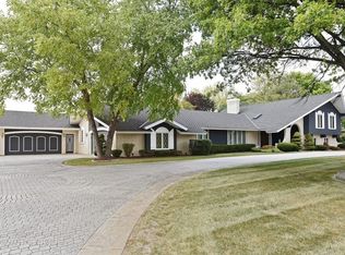 16 Windsor Dr, Oak Brook, IL 60523