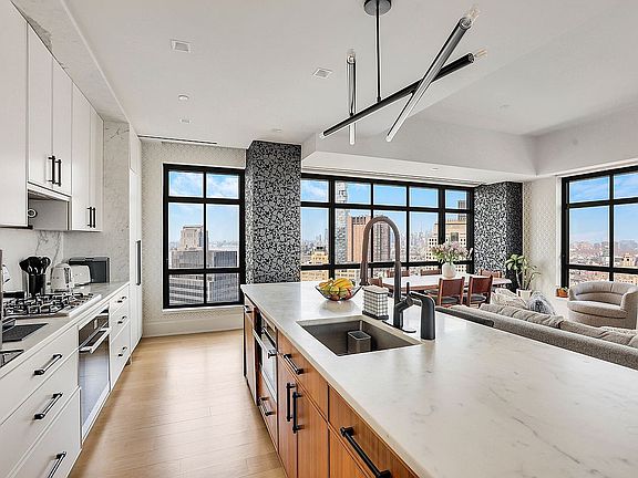 5th image of 25 Park Row #33C