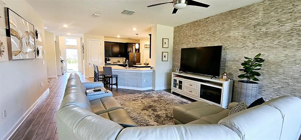 4 bed, 3.0 bath, 2267 sqft, $2,800 — Photo 4