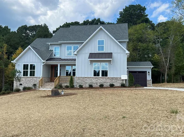 518 Edmunds Ln, Clover, SC 29710
