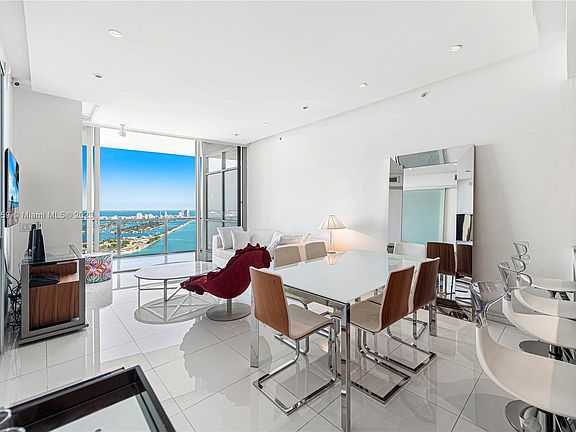 3rd image of 1100 Biscayne Blvd Unit 5704