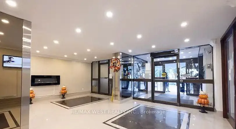 3 bed, $2,900 — Photo 2