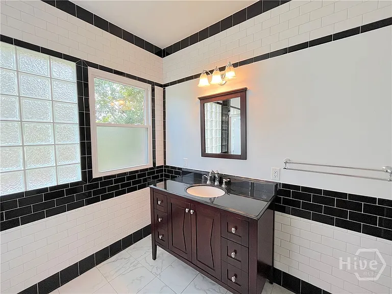 19 W 50th St #19 — Photo 17