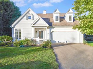 12 Bittersweet Ln #12, Farmington, CT 06032