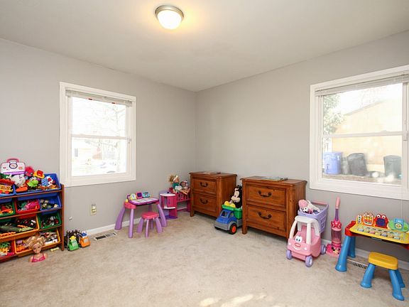 4th image of 95 Eastbrook Ln
