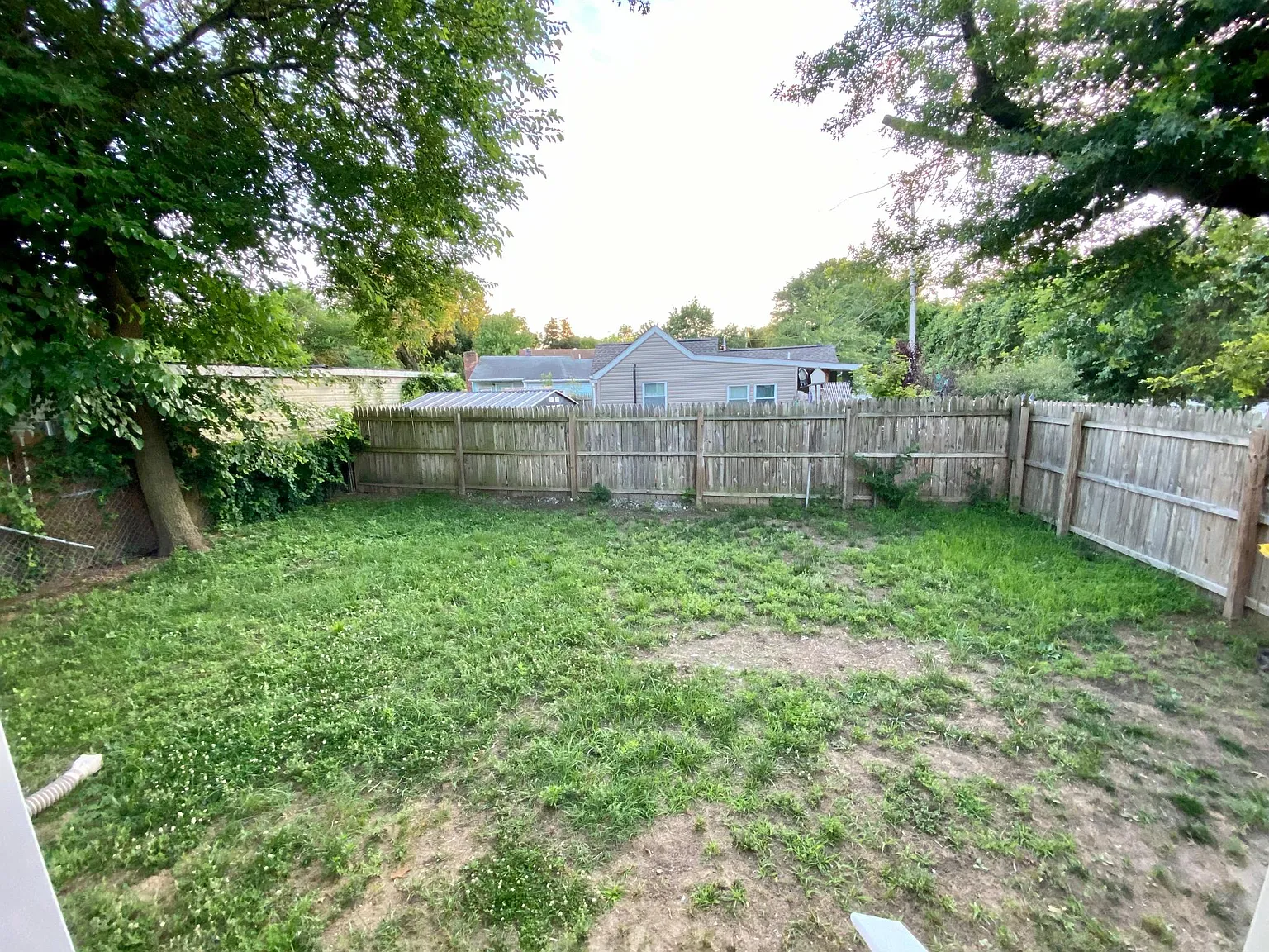 3 bed, 1600 sqft, $2,050 — Photo 2