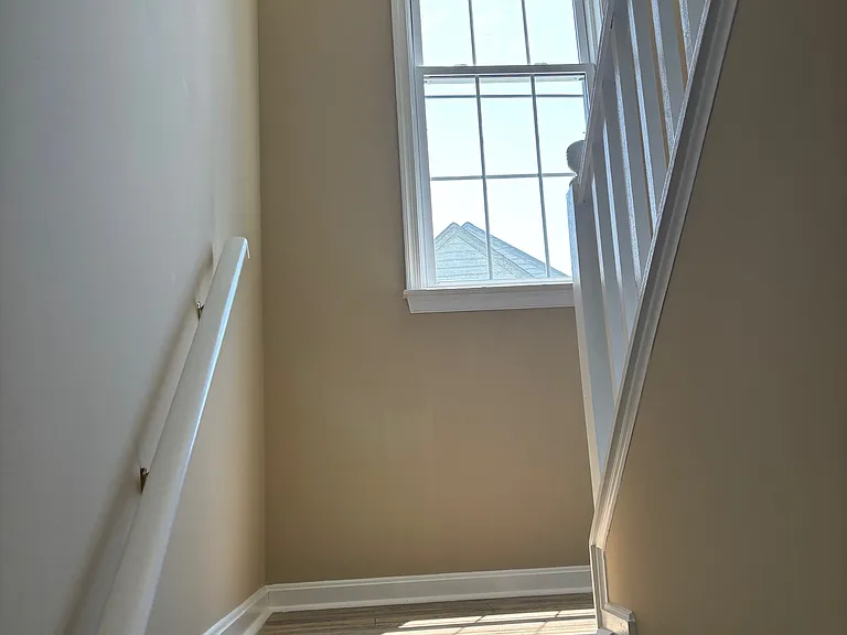 Double landing staircase design.