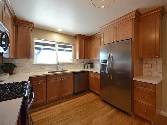 3rd image of 1398 Santa Fe Dr