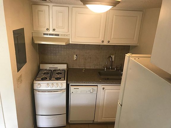 3rd image of 103 Oyster Bay Cir APT 220