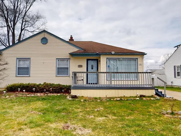 1460 Hampton Rd, Mount Clemens, MI 48043