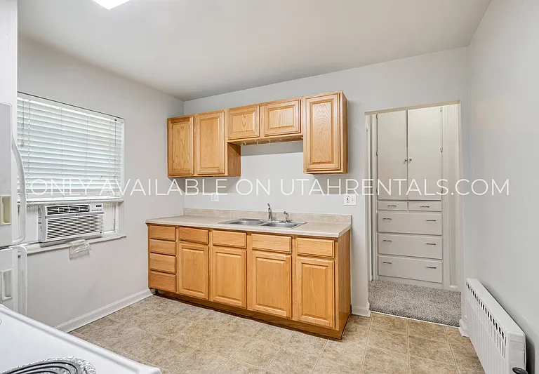 511 N 100 W #8 — Photo 1