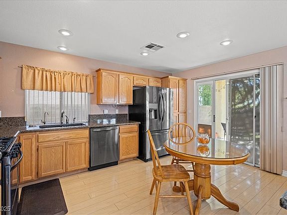 3rd image of 1100 Enderly Ln