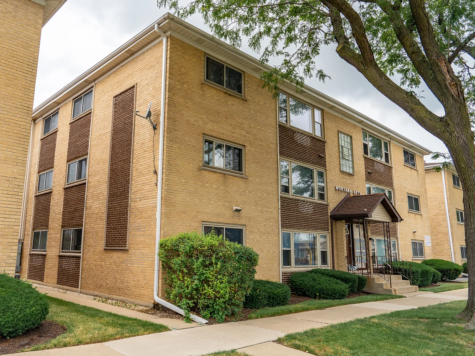 2 bed, 714 sqft, $1,650 — Photo 2