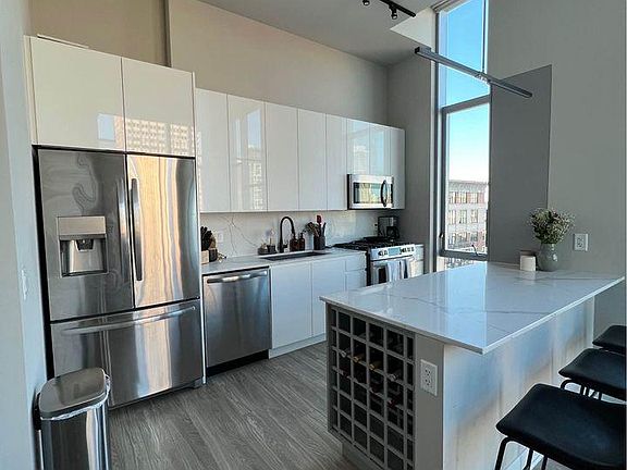 4th image of 177 W Chicago Ave #1513