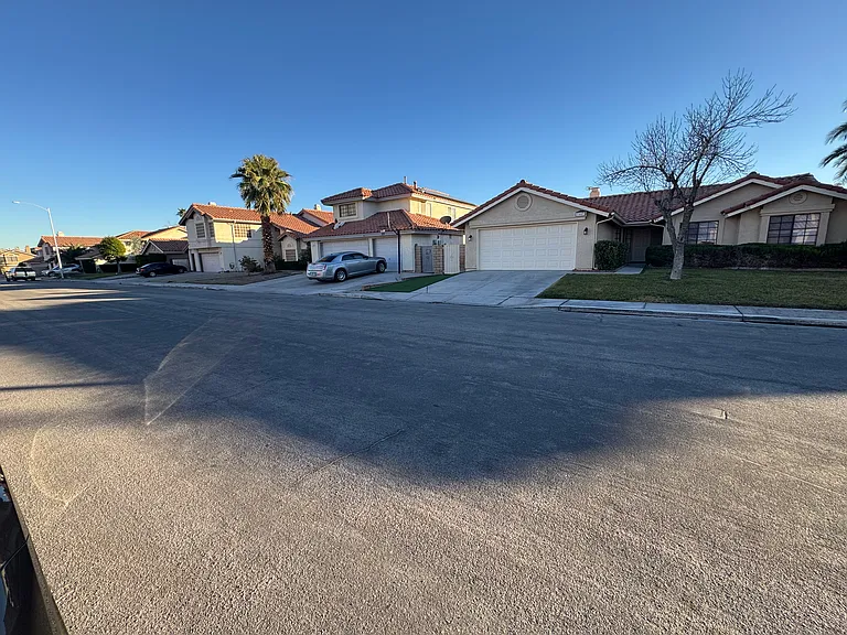 7447 Palermo Ave — Photo 25