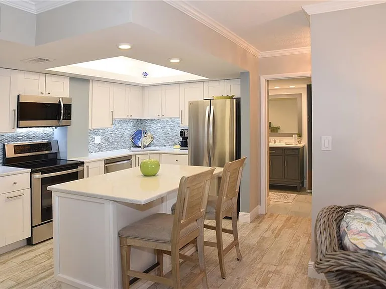 4900 Brittany Dr S #811 — Photo 7